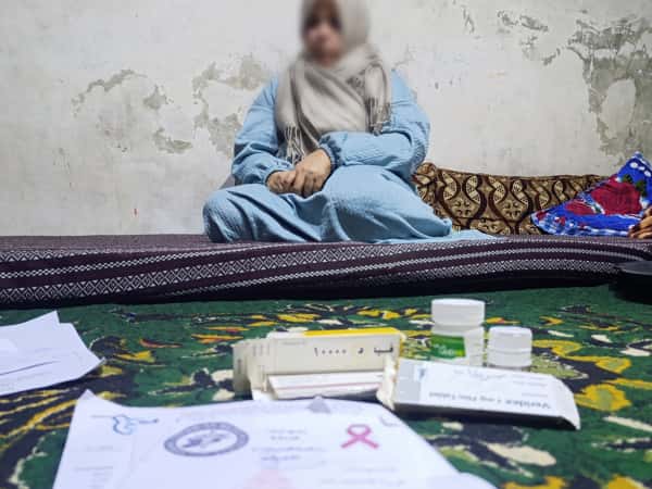 قبوٌ رطب… وأمٌّ مكسورة