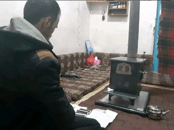 شاب لديه ضمور في الكلية