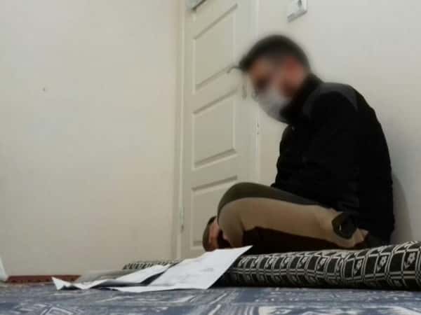 فقد حسن عمله، وأصيبت زوجته بفايروس كورونا