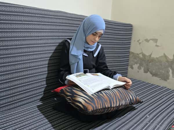 يداً بيد لمستقبل عائشة