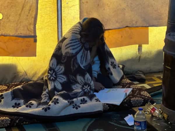 وجع المرض وقسوة الخيمة