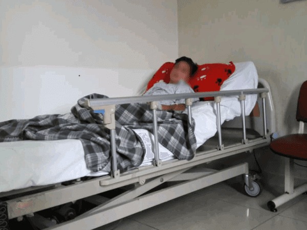 A child suffers from severe pains