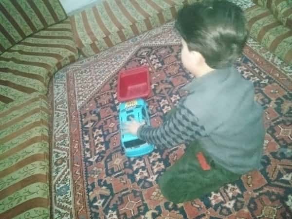 البراء طفل يتيم من مدينة ادلب