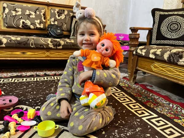 يوسف بين الشلل وخطر الإخلاء يقاتل من اجل ضحكة طفلته