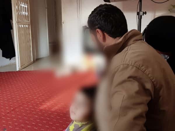 سيدة تعاني من مشاكل في الرؤية
