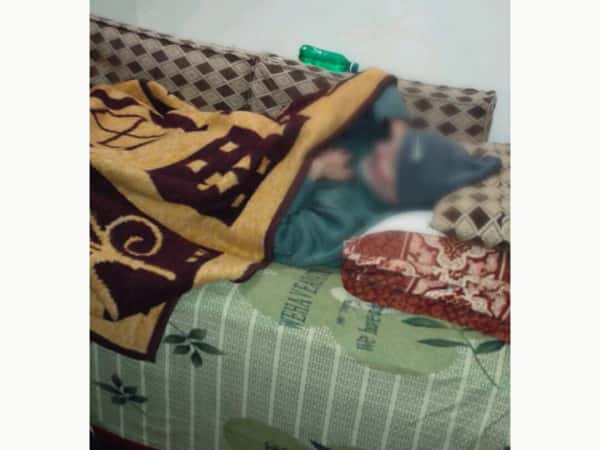 رجل يعاني من تبعات جلطة قلبية