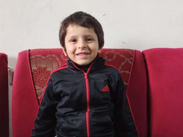 زهر طفولته ينتظر سُقياكم