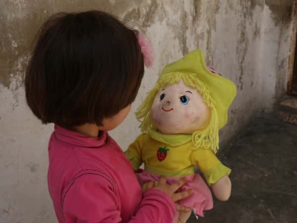 Fatima is an orphan from Idlib