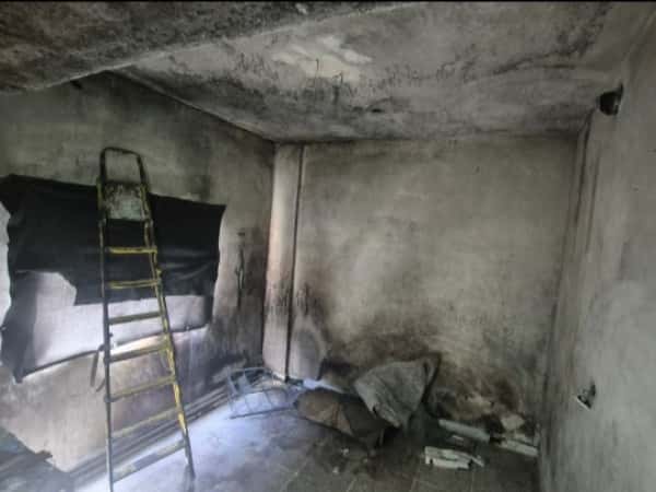 حريق يترك أسرة العم علي بلا مأوى