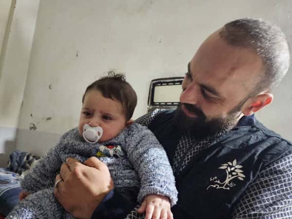 A child has glaucoma needs your help to get treatment!