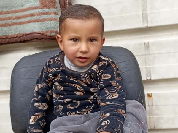 Omar ist ein Kind, das durch den Gaza-Krieg seines Vaters beraubt wurde.