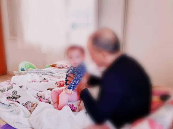 A father needs your help to offer food for his daughter