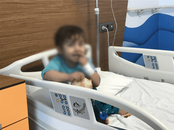 A girl kid with acute kidney failure