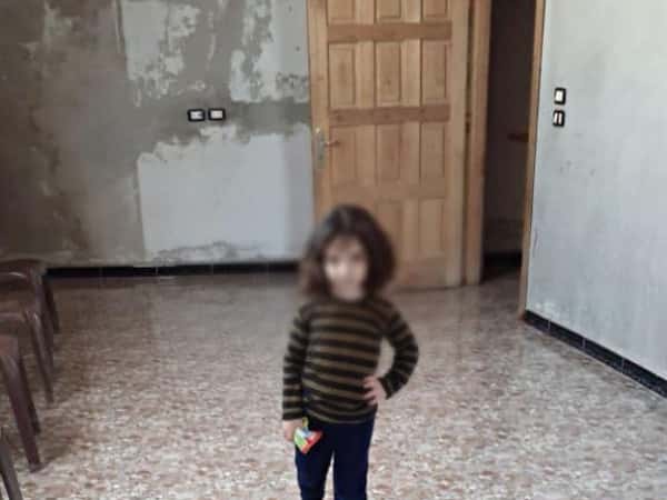 A man lost his little girl and lives in very bad living conditions