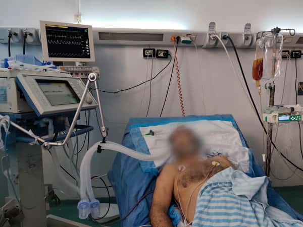 شللٌ جعلهُ بين الحياة والموت