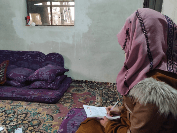 Nagham is young girl who needs surgery!