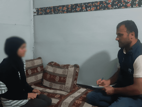 في رقبتها ورم... وفي قلبها أمل