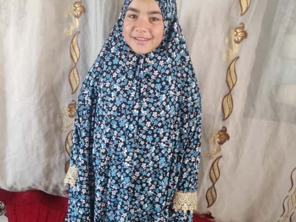 إيناس طفلة يتيمة تقيم في محافظة إدلب