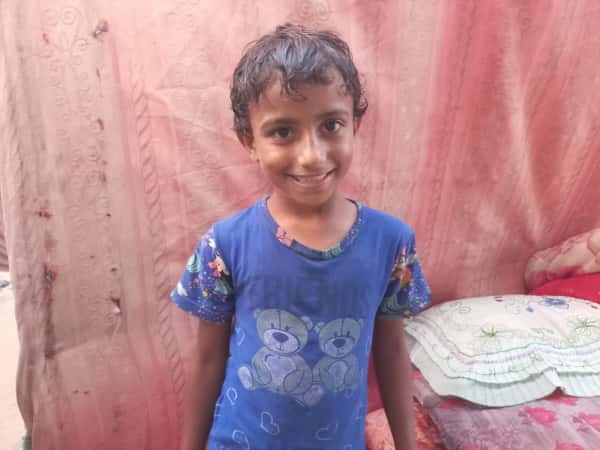 Lynn is an orphan girl from Gazaز