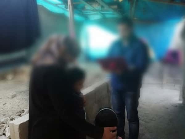 سلبت منها الحرب كل عزيز وكل ماتتمناه السمع من جديد