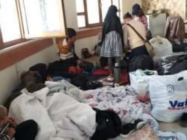 A family lives in metro station needs help