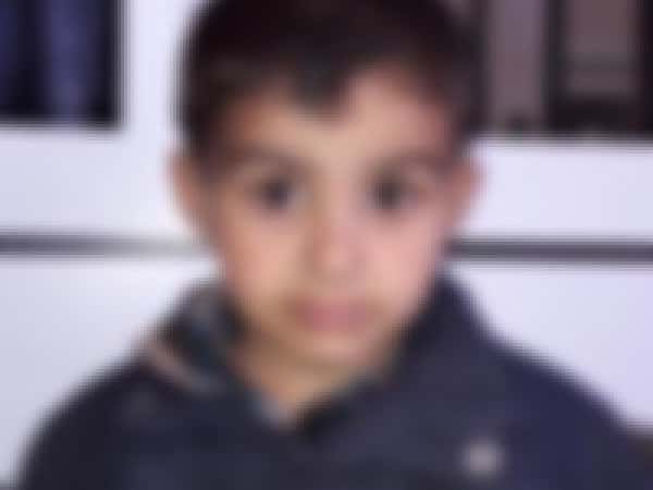 محمود طفل يتيم من مدينة حلب
