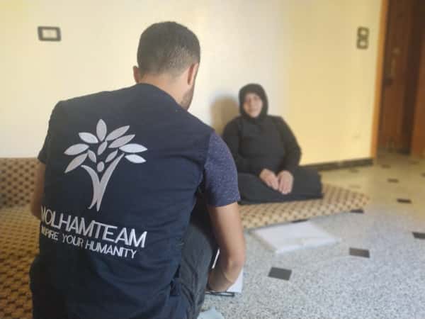 الخالة مريم تعيش في ظروف صعبة وبحاجة عملية لعينيها