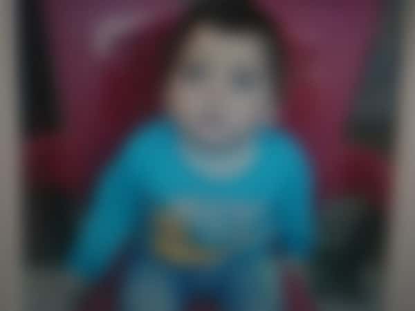 الطفل عبد الرحمن يتيم من ريف ادلب