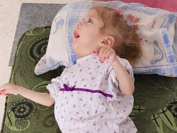 Salsebil and her brother are suffering from exhausting illnesses that require medical care!