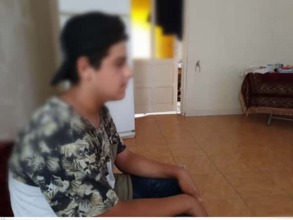 طفل يعاني من تأخر في بروز الأسنان