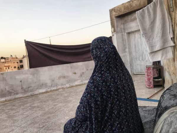 كنانة في غربتها بحاجة إلى المساعدة للقيام بعمل جراحي لكي يبصر طفلها نور الحياة بأمان