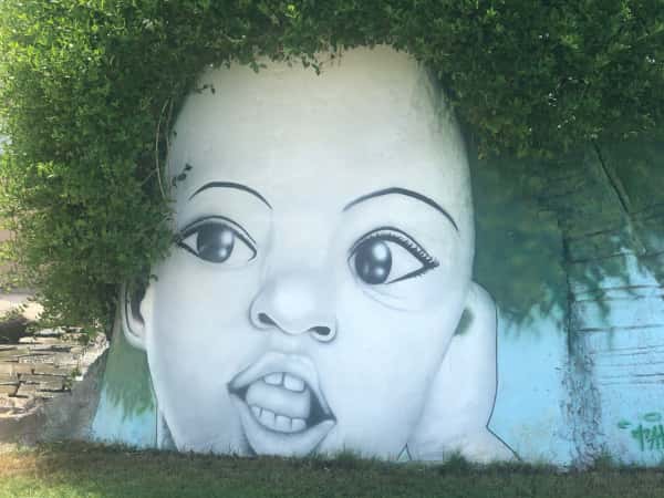 ٤٠ عاماً نزداد شباباً