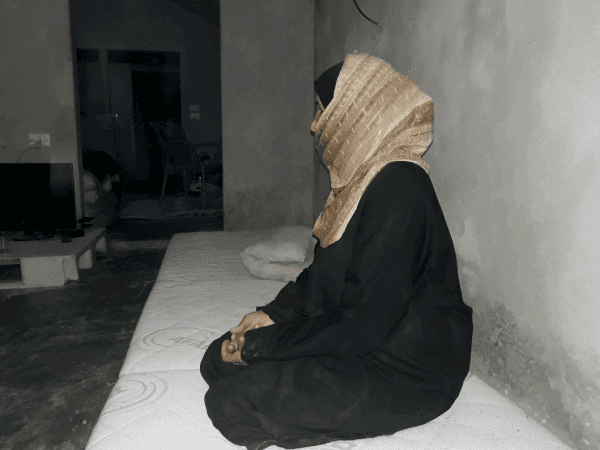 امرأة لا تستطيع السمع
