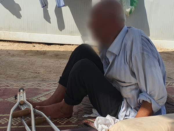 أدوية وكرسي هذا ما يحتاجه العم عبدو