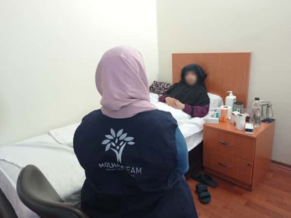 Owing to being defenseless in buying the medicine, she takes the dead patients' remaining medications.