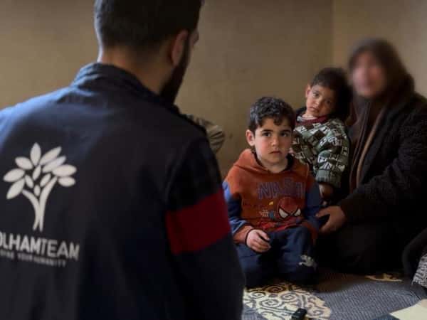 همومٌ لا تُحصى تحت سقفٍ متهالك