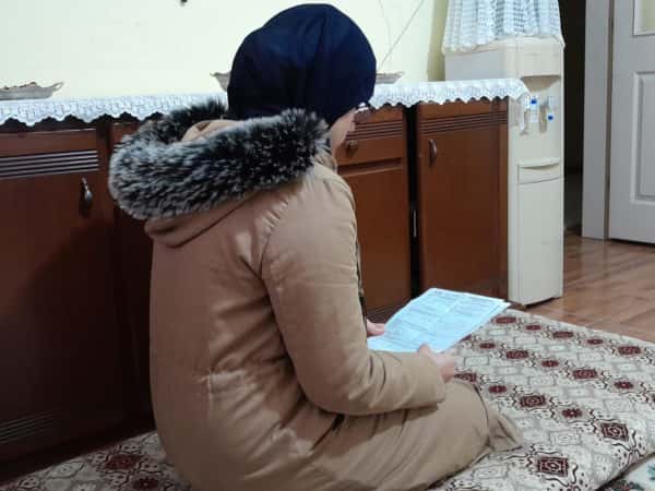 Fatima is an orphan child from Aleppo