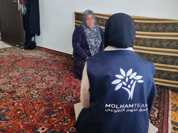 حلمُ معطفٍ في بيتٍ مثقلٍ بالفقد