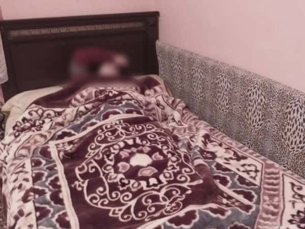 سيدة تعاني من فشل في الغدة