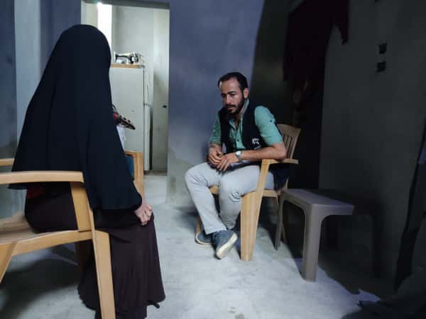 شابة بحاجة عملية تبديل مفاصل بشكل عاجل