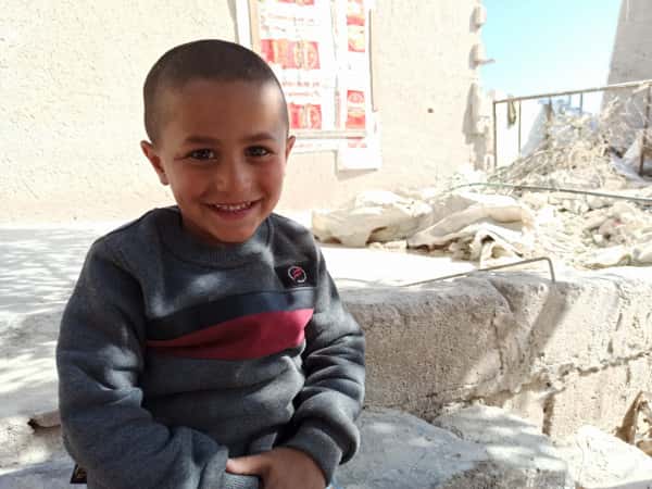 Mohamad ist durch die Erdbeben Waise geworden.