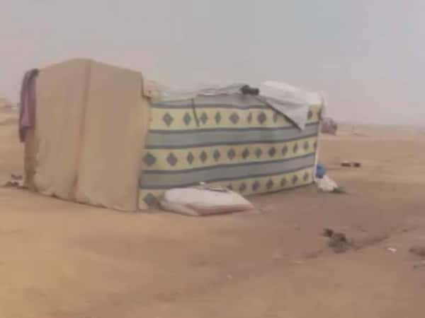 Refugees with tough life conditions in the desert