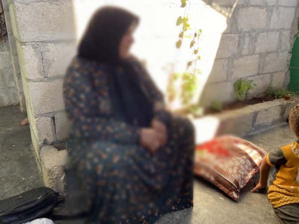 أرملة مريضة في خيمة بحاجة للمساعدة
