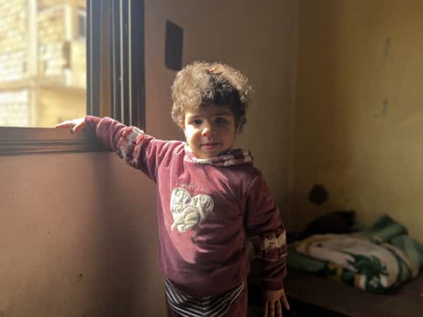 سيلا.. طفلة يتيمة بحاجة ماسة لكفالتكم