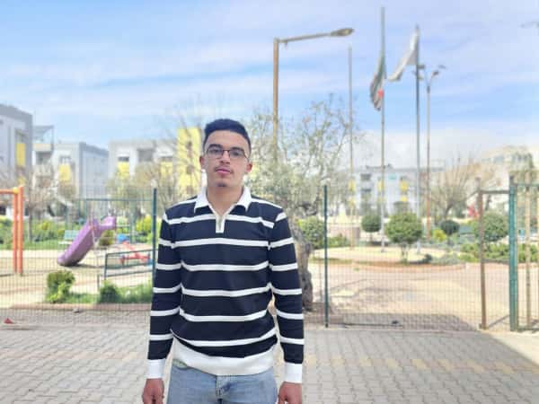 معاذ..حلم الطب لا يغيبُ عن باله