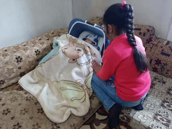 Roua is an orphan girl from Aleppo