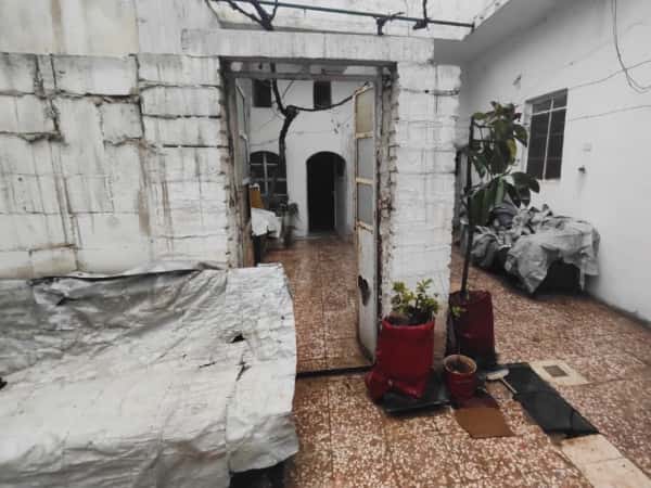 آثار الزلزال لا زالت تلاحقه