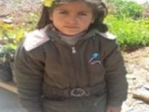 شذى طفلة يتيمة من محافظة ادلب