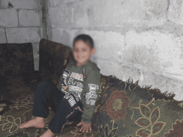 طفل يعاني من ارتفاع درجة حرارة بحاجة عملية