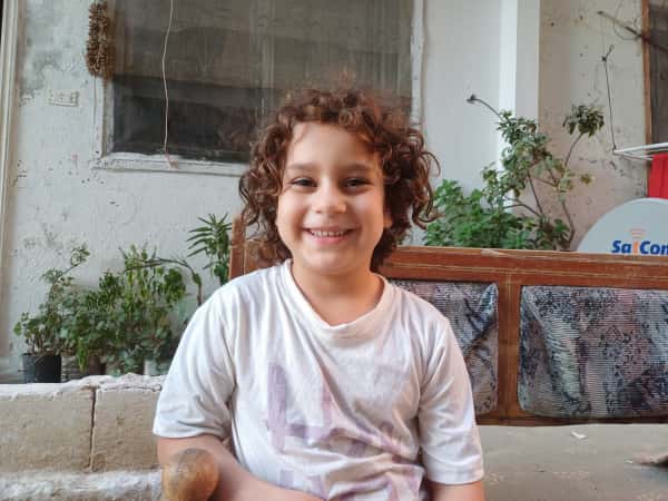 زينب الطفلة الجميلة اليتيمة